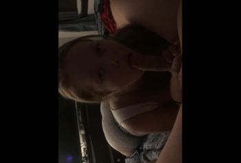 Девушка унижает смачне порно сучку с мелким членом
