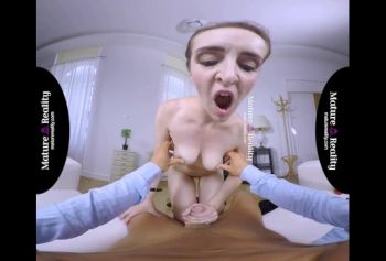 MatureReality VR порно відео дивитися - Из русской милфы выжимают все соки
