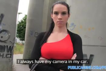 PublicAgent - безкоштовно порно Изабелла трахается на уличной лестнице