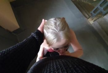 Рискованны горловой порно видео чаты минет от Mila cry в публичном месте с оральным кремпаем в конце
