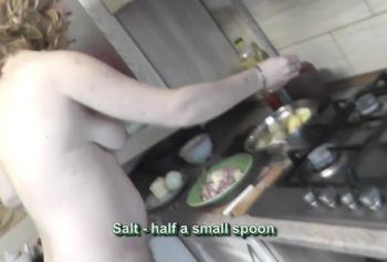 Дюбарри домашняя сын трахает маму русское порно нудистская кухня. Мамаша на кухне голая на высоких каблуках.