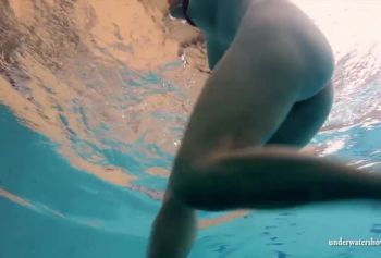 Миа плавает классное русское порно в басейне голая