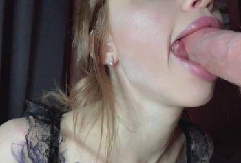 Молодая горничная русское порно за долги заглатывает член, глубокий и небрежный минет, проглотила много сладкой спермы