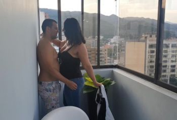 Трахаюсь на русское порно в колготках балконе на глазах у всех соседей