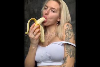 Трахается с бананом - видео. Смотреть трахается с бананом - порно видео на lys-cosmetics.ru
