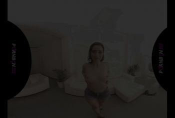 4k vr порнуха Валентина Бьянко играет с вами в виртуальной реальности моделирования